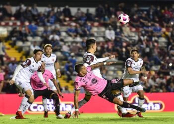 Xolos estrena técnico con un empate ante Gallos