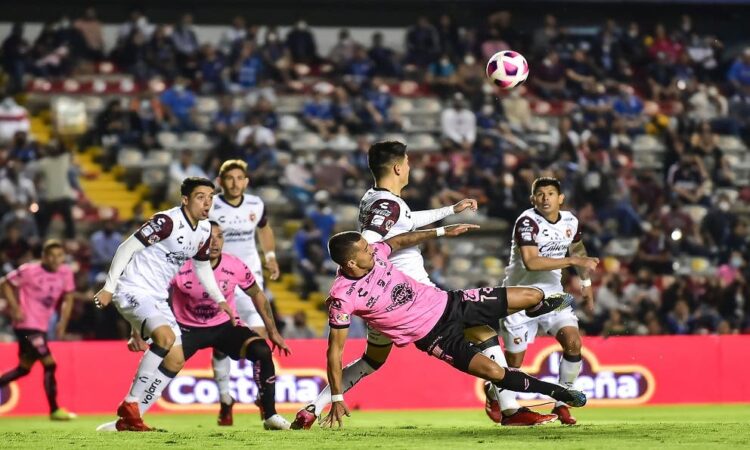 Xolos estrena técnico con un empate ante Gallos