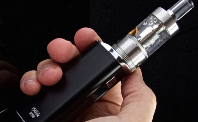 Mujer viola a 9 menores de edad a cambio de vapeadores