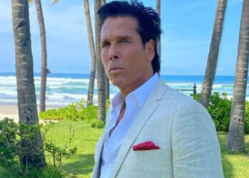 Roberto Palazuelos reutiliza la comida que dejan los huéspedes de su hotel