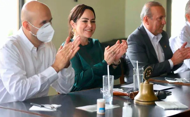 Se reúne Carmen Lilia Canturosas con miembros del Club Rotario NLD