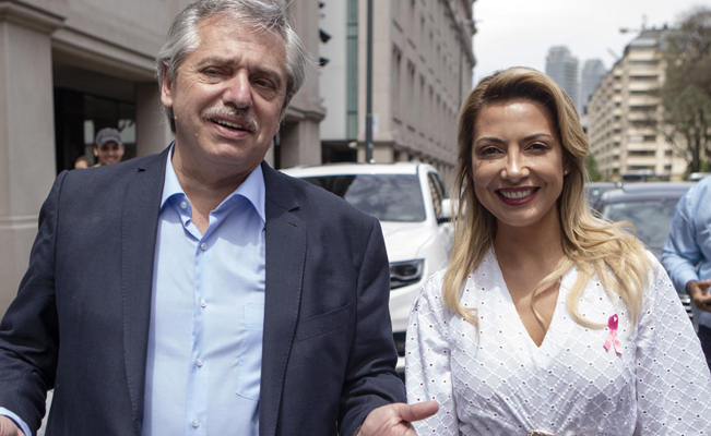 Presidente de Argentina pagará multa por realizar fiesta durante cuarentena
