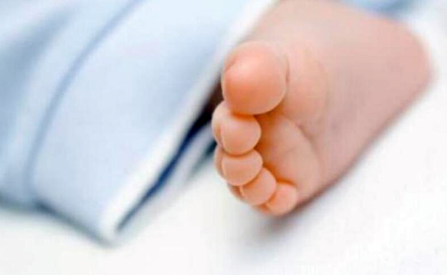 Asesina al bebé que tuvo con su hija menor de edad