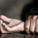 Menor de edad viola a una mujer frente a su hijita de 4 años