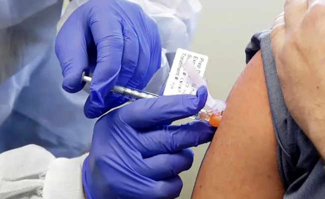 FDA pide dosis de refuerzo para enfrentar las subvariantes de Ómicron