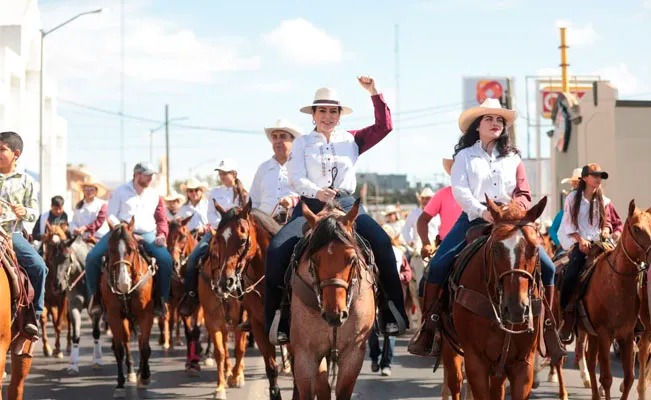 Cabalgantes celebran con orgullo ser neolaredenses