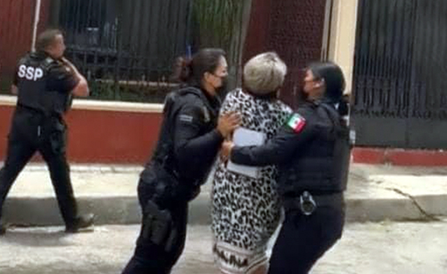 Video. “En el cuarto está el niño”: mamá grita por su hijo atrapado en incendio