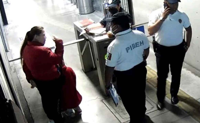 Madre de familia olvida a su hija de 4 años en transporte público en Pachuca