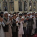 Talibanes instalan 400 altavoces para fomentar la oración en Afganistán