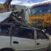 Ensartan su auto: fallece una familia tras chocar contra un camión