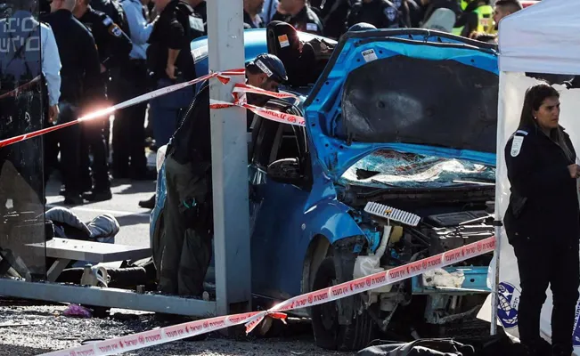 Terrible: atentado en una parada de autobús deja 2 muertos y 5 heridos