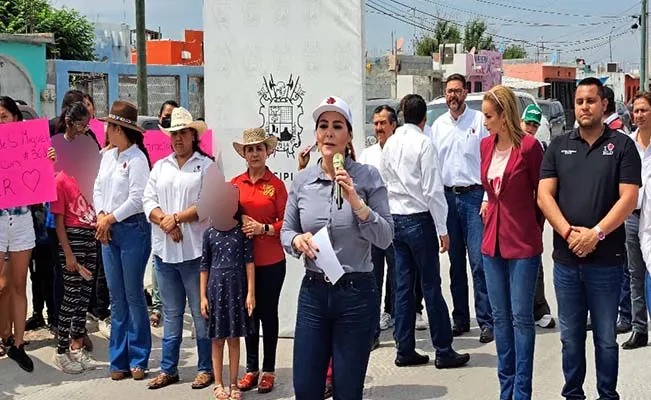 Carmen Lilia Canturosas entrega calles dignas al poniente de Nuevo Laredo