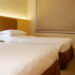 Macabro hallazgo: se hospeda en un hotel y encuentra algo horrible