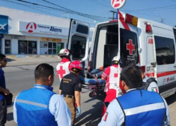 Ambulancia se da a la fuga tras atropellar a hombre en Monterrey
