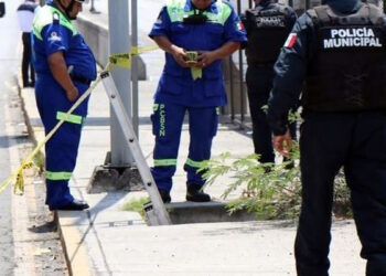 Hombre muere al caer a una alcantarilla en San Nicolás de los Garza