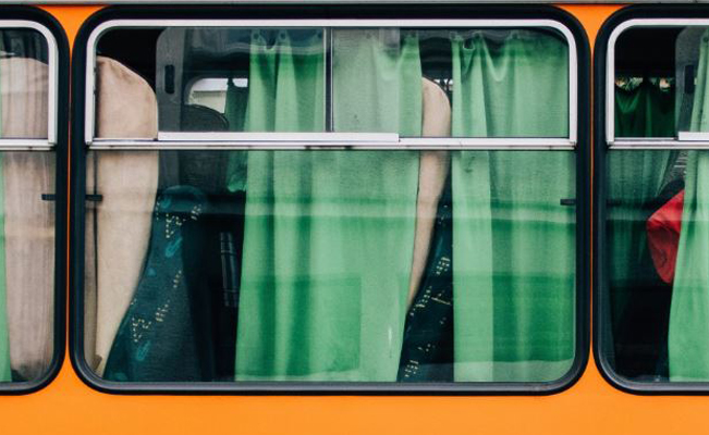 Ladrón muere al lanzarse por la ventana de un autobús en Argentina