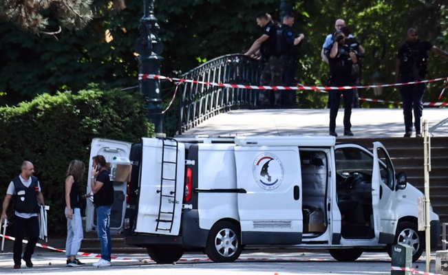 Terror en la calle: lesionan a 4 niños durante un ataque con cuchillo